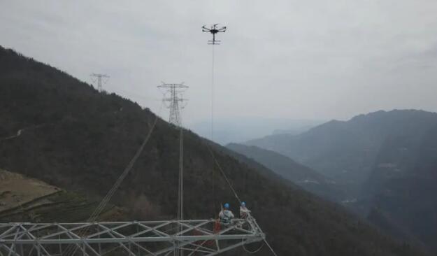 無人機配合特高壓帶電作業1